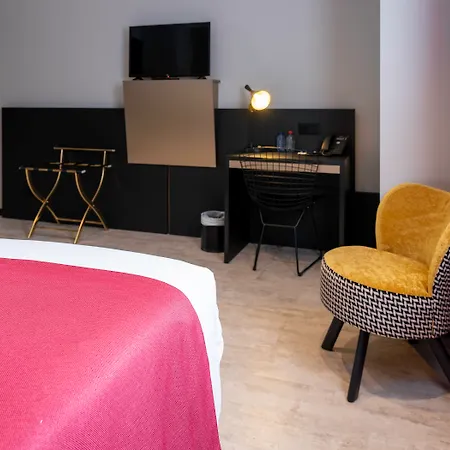 Amory By Hyllit Otel